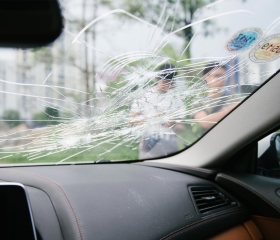 Lưu ý khi sửa chữa hay thay thế kính chắn gió ô tô | Địa chỉ thay kính ô tô chuyên nghiệp giá rẻ Long An